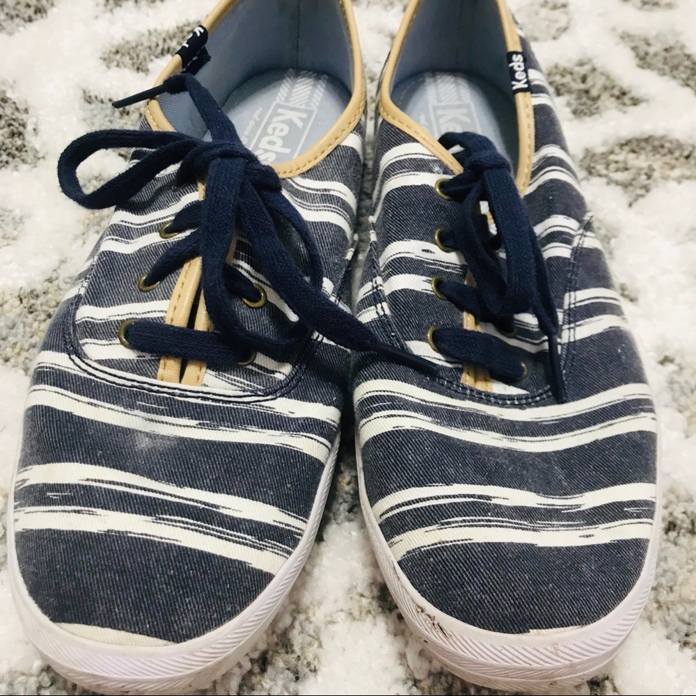 🔸3/$7 BUNDLE 🔸 Size 8 Keds